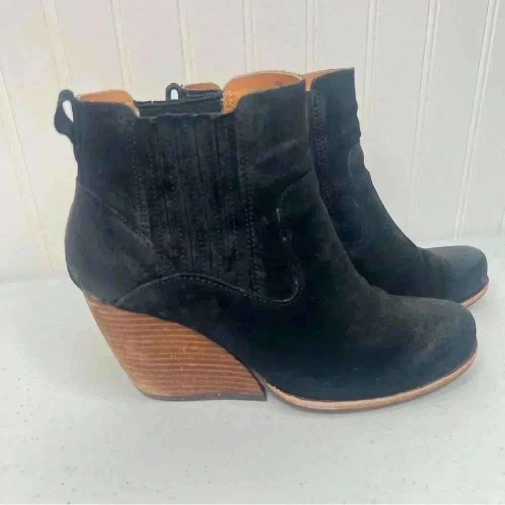 Kork-Ease Verdelet Black Burnished Suede Almond Toe Block Heel Ankle Sz 7